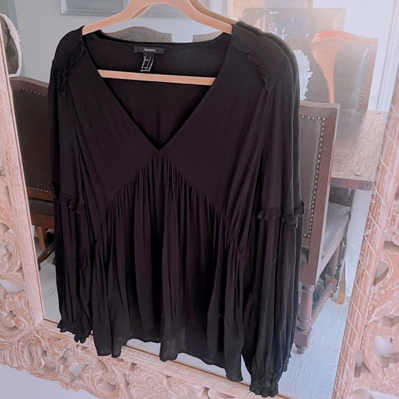 BEAUTIFUL, ROMANTIC FOREVER 21 TOP 🤍💜🌺 - Picture 2 of 6